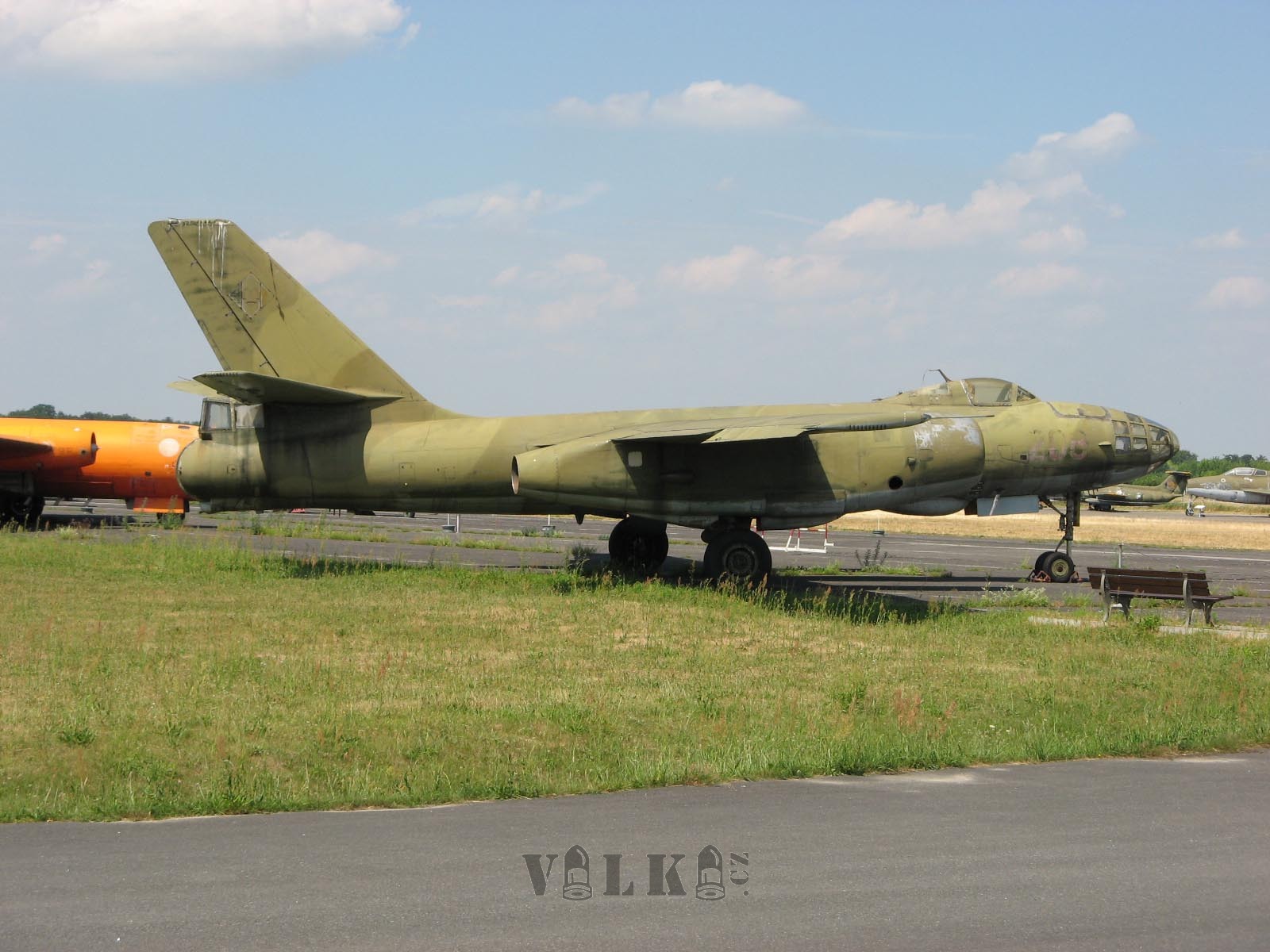 IL - 28